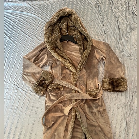Unisex Pottery Barn robe - Picture 1 of 4